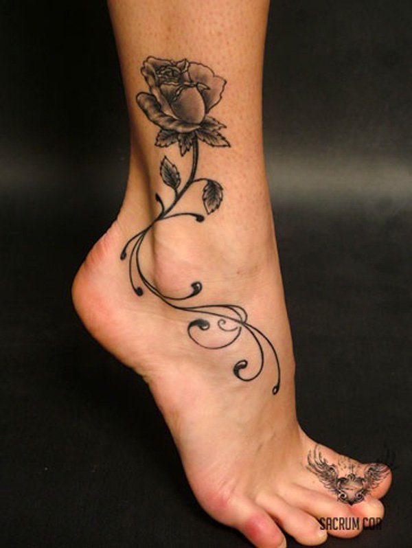 tatoo cheville pied fleur