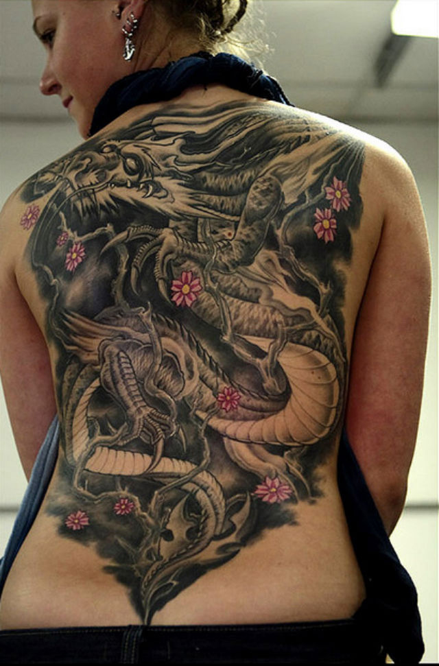 tatoo dos complet femme