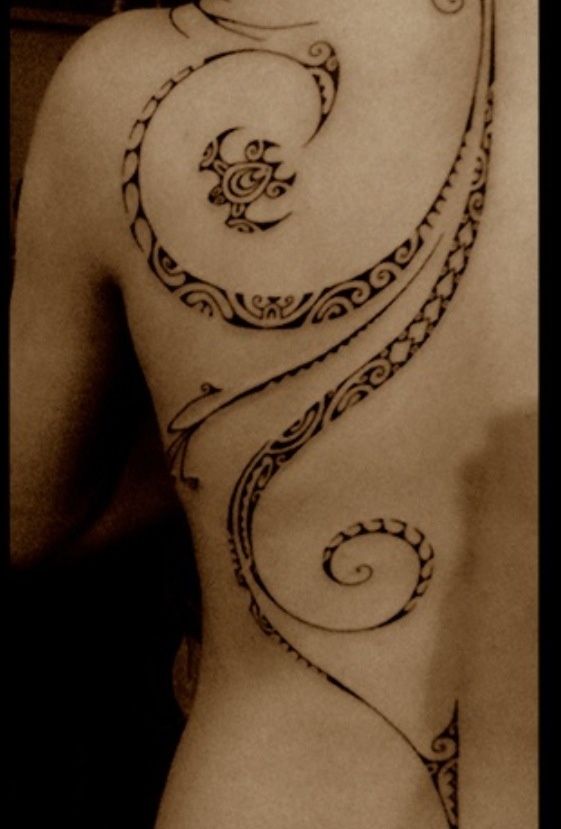 tatoo polynésien dos femme