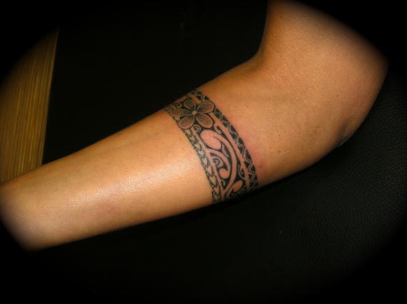 tatoo polynésien poignet femme