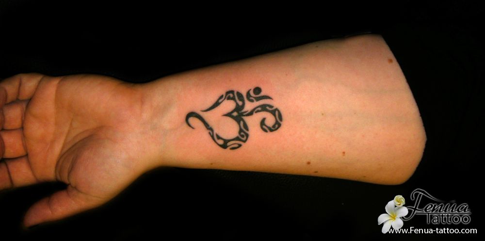 tatoo polynésien poignet femme