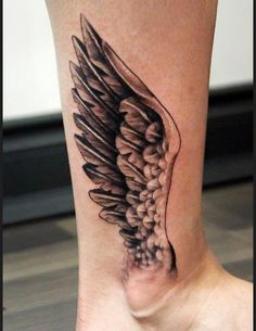 tatouage ailes chevilles