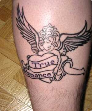 tatouage ange avec coeur