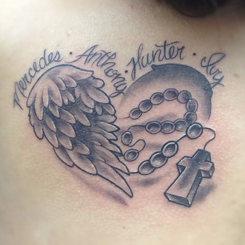 tatouage ange avec rose