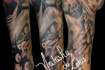 tatouage ange avec une rose