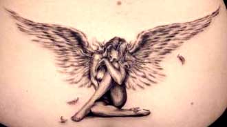 tatouage ange bas du dos femme