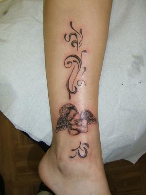 tatouage ange cheville