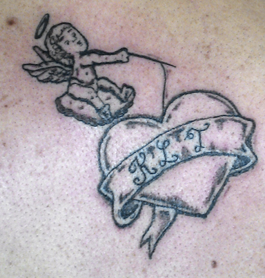 tatouage ange coeur