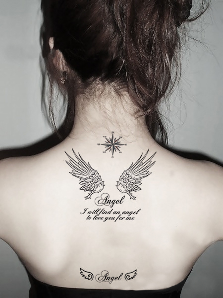 tatouage ange cou