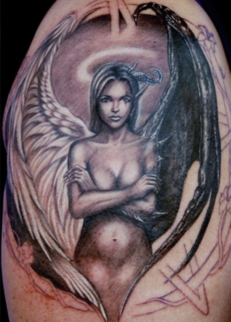 tatouage ange démon femme