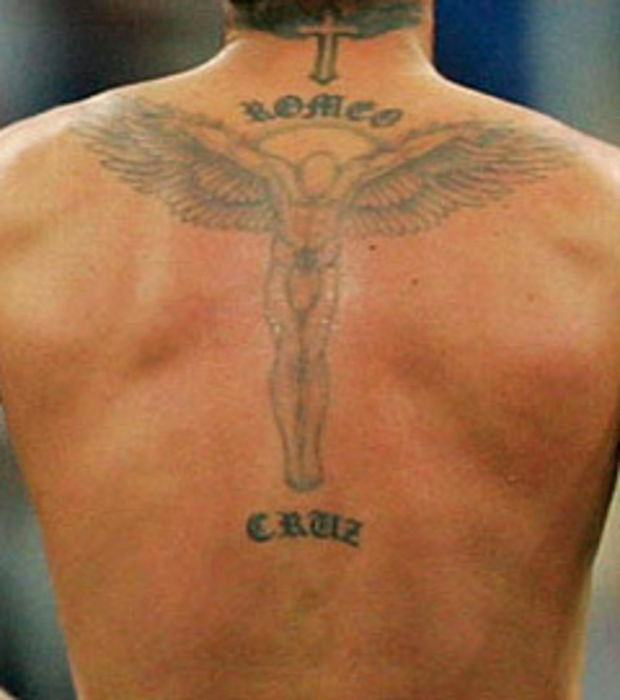 tatouage ange et croix