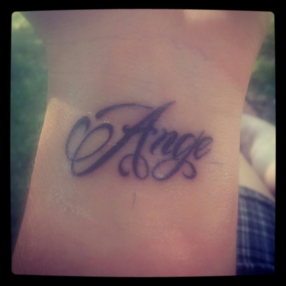 tatouage ange et prenom