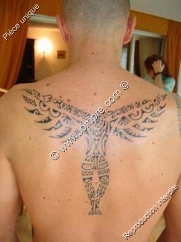 tatouage ange haut du dos