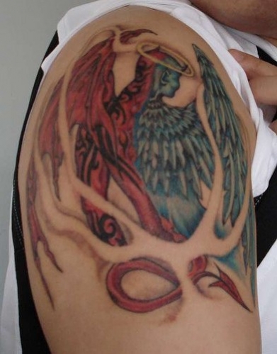 tatouage ange mi démon