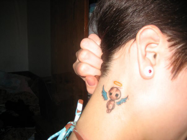 tatouage ange nuque