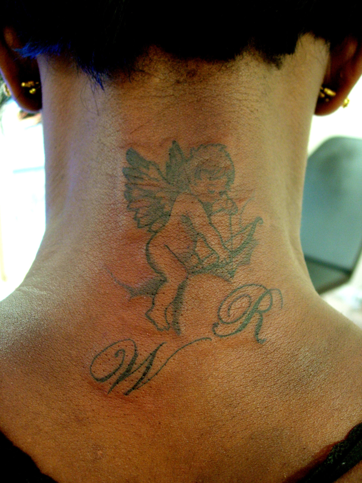 tatouage ange nuque