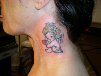 tatouage ange nuque