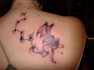 tatouage ange omoplate