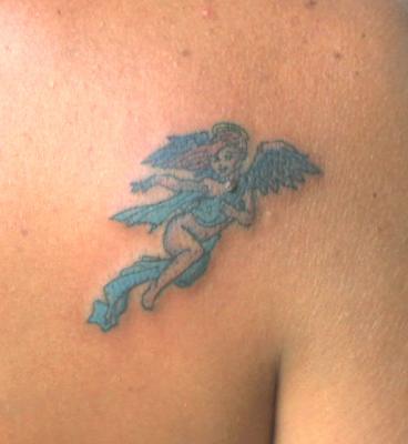 tatouage ange omoplate