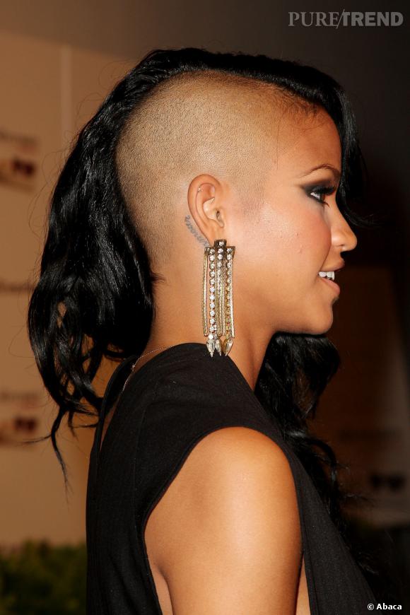 tatouage ange oreille