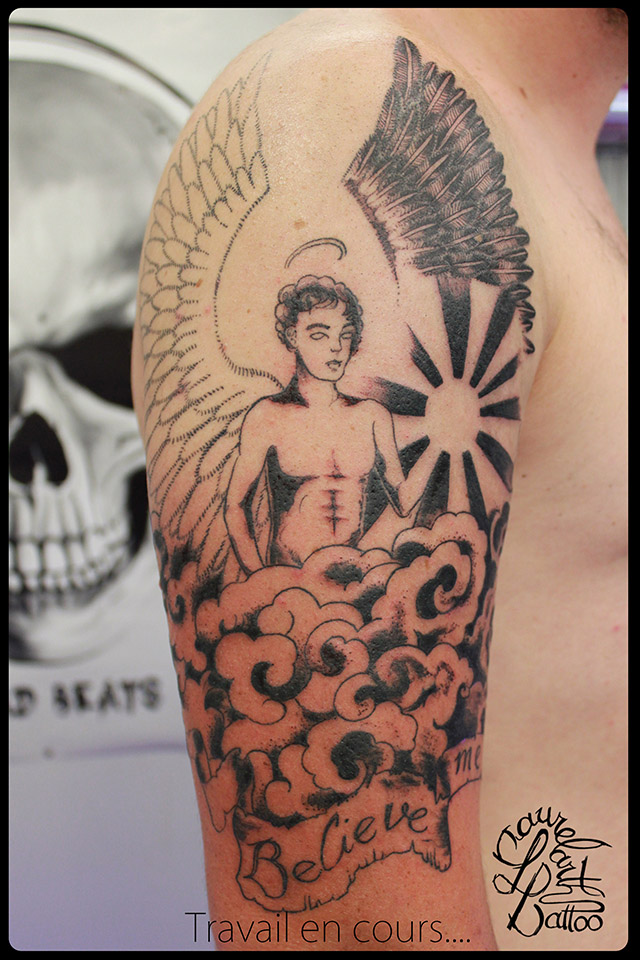 tatouage ange sur nuage