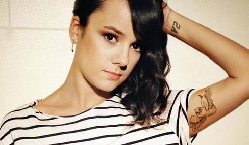 tatouage avant bras alizée