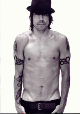 tatouage avant bras anthony kiedis