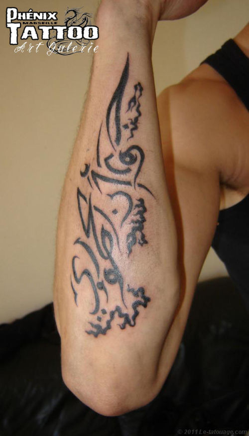 tatouage avant bras arabe