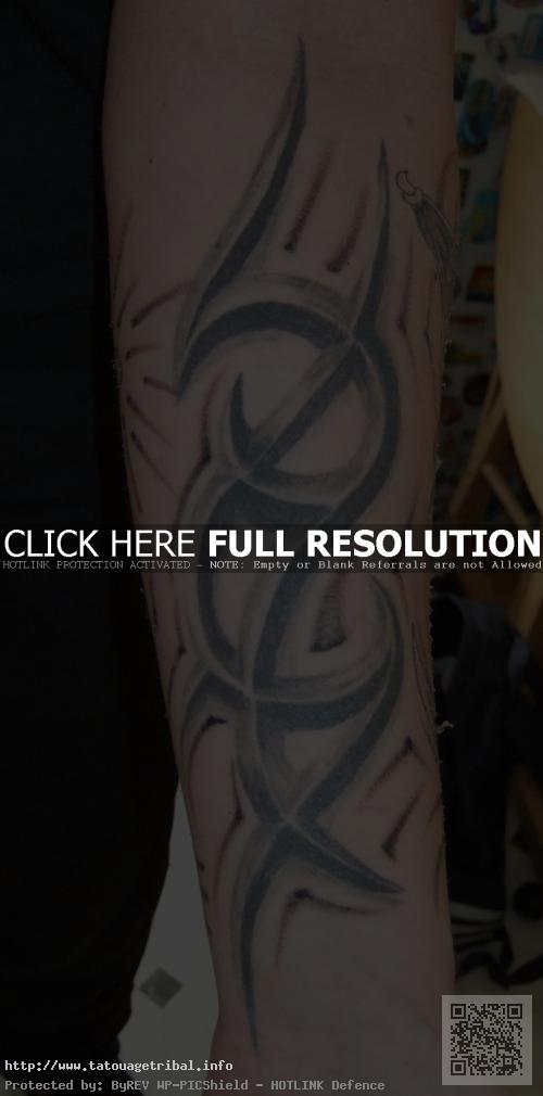 tatouage avant bras arabesque