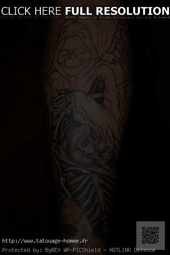 tatouage avant bras biker