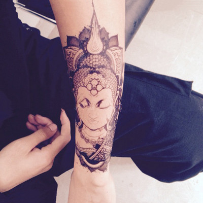 tatouage avant bras bouddha