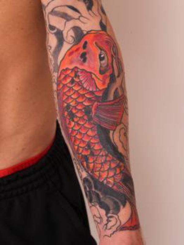 tatouage avant bras carpe koi