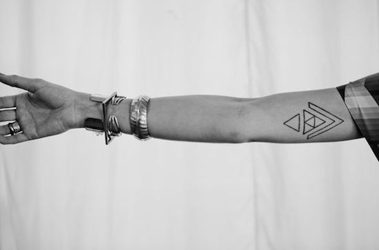 tatouage avant bras cercle