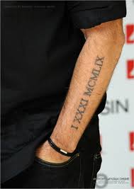 tatouage avant bras date naissance chiffre romain
