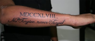 tatouage avant bras ecriture