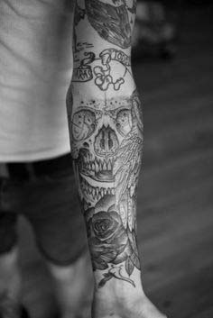 tatouage avant bras entier