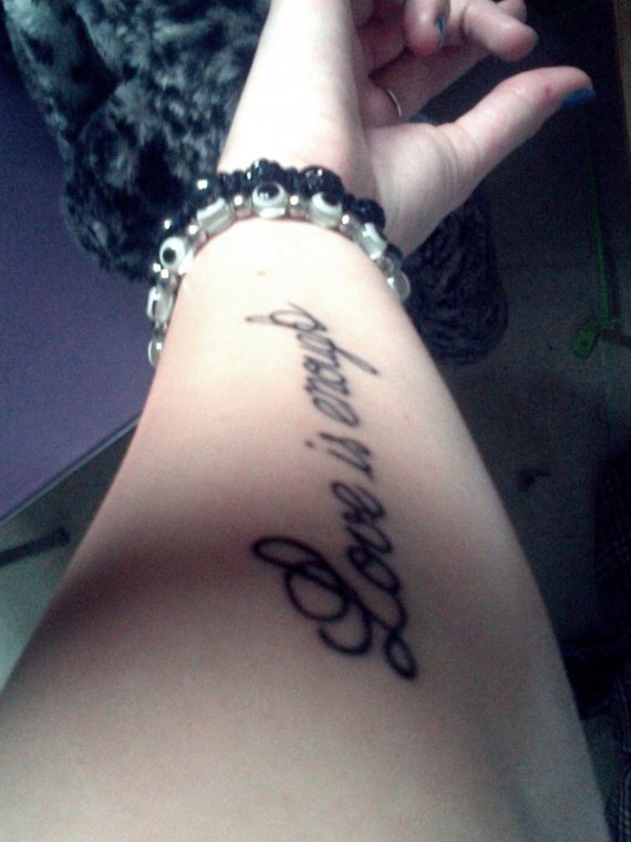 tatouage avant bras extérieur