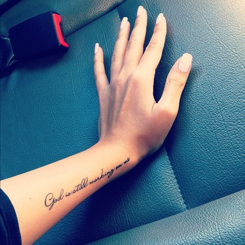 tatouage avant bras femme discret