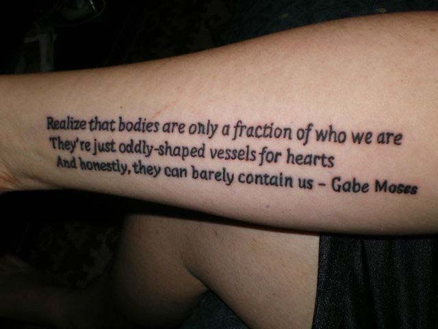 tatouage avant bras femme ecriture