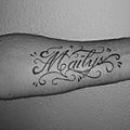 tatouage avant bras femme prenom