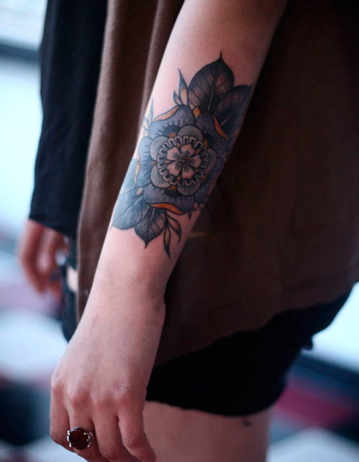tatouage avant bras fleur