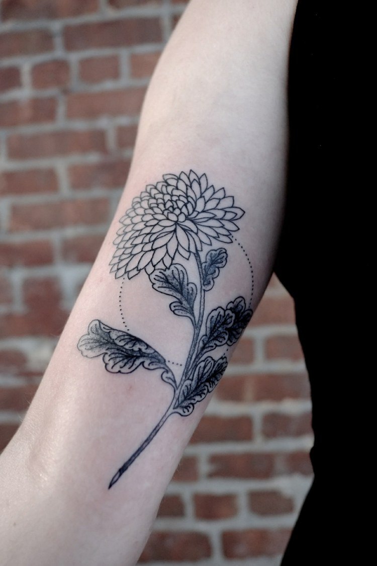 tatouage avant bras fleur