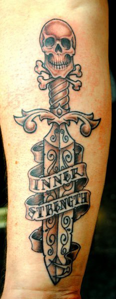 tatouage avant bras gothique