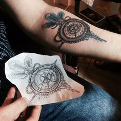 tatouage avant bras homme discret