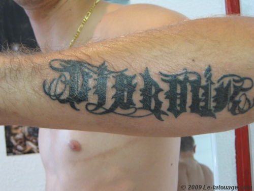 tatouage avant bras homme gothique
