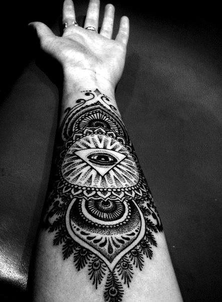 tatouage avant bras intérieur homme