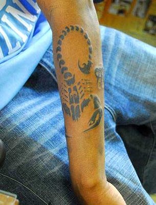 tatouage avant bras intérieur scorpion