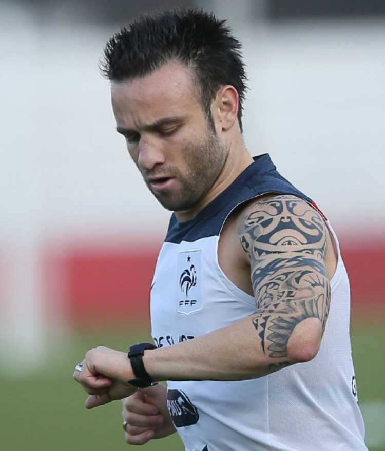 tatouage avant bras joueur foot