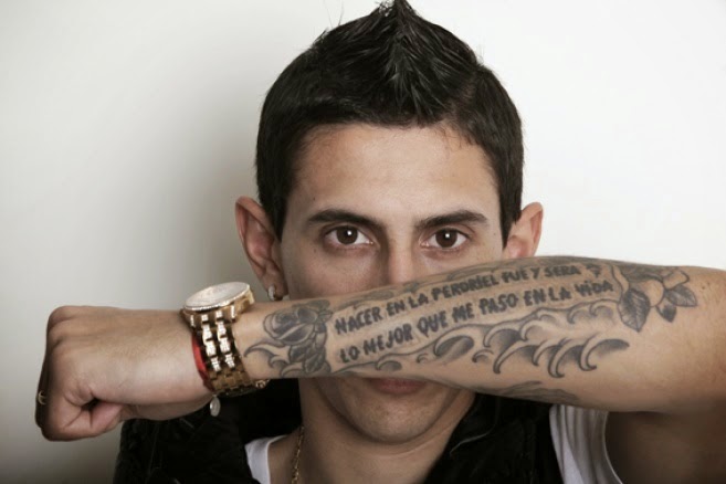 tatouage avant bras joueur foot