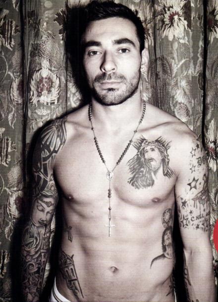 tatouage avant bras joueur foot